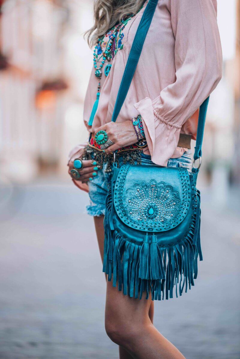 Let's stand out! The perfect little boho bag you have been dreaming about.