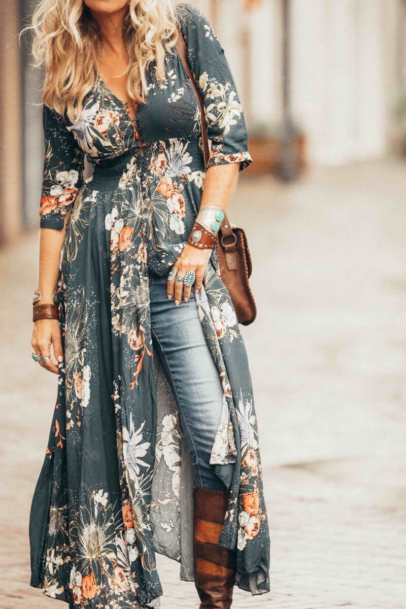 Are you ready for the best boho-chic maxi dress ever! Get the look now!