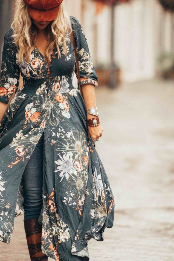 Are you ready for the best boho-chic maxi dress ever! Get the look now!