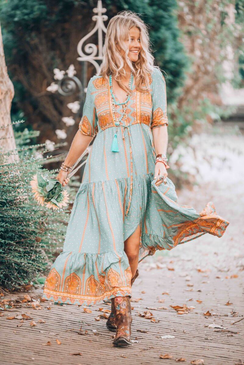 The ultimate bohemian autumn style dress you have been dreaming off