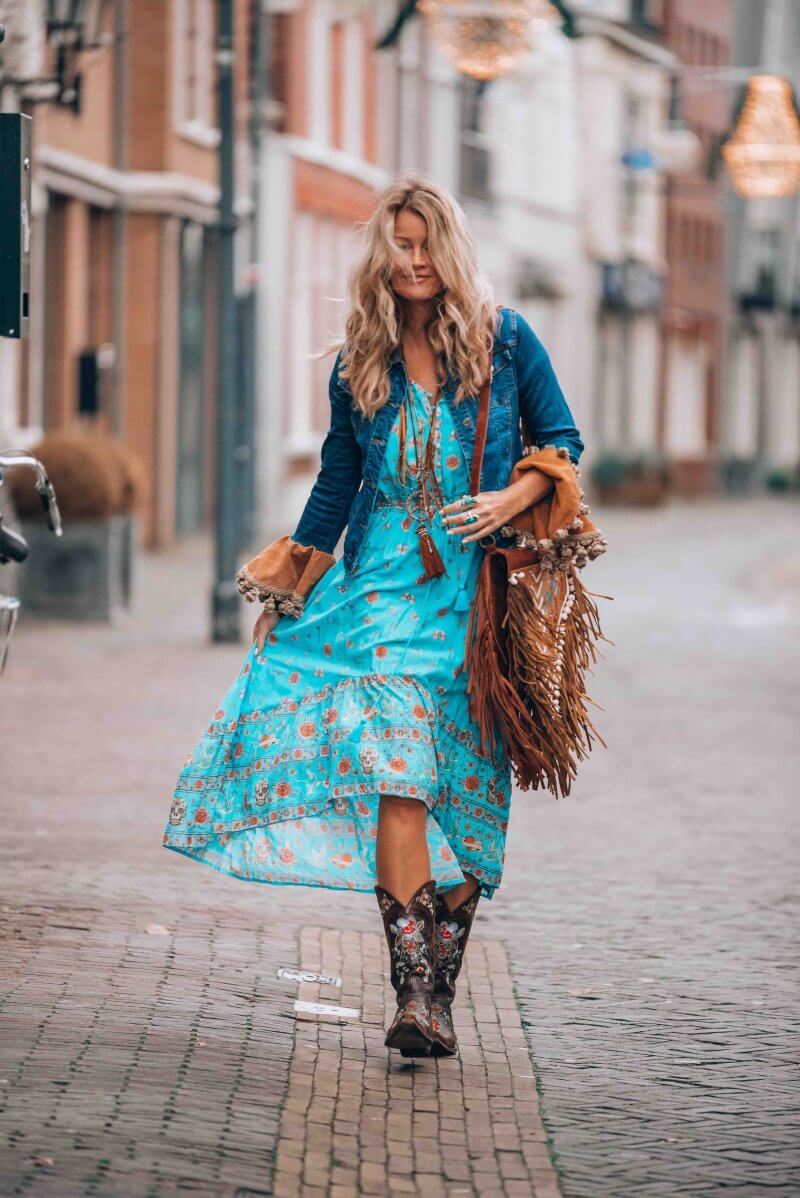 A little boho chic and that fabulous bohemian fringe bag!