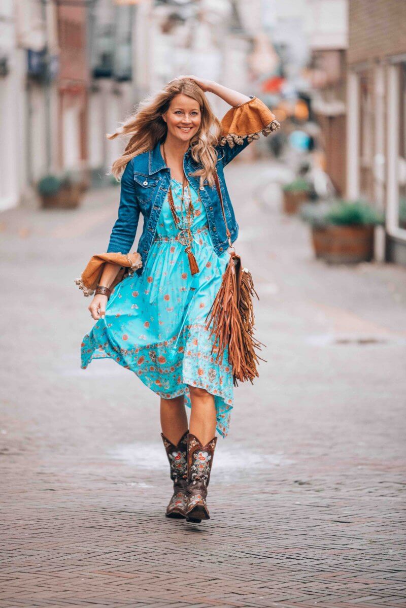 A little boho chic and that fabulous bohemian fringe bag!