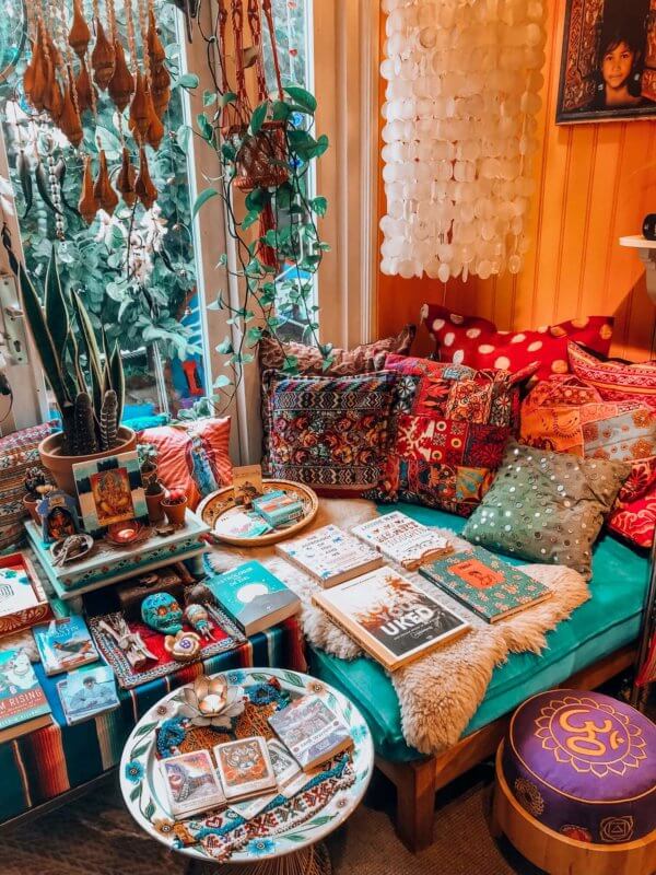 Inspiration from the cutest bohemian abode ever! Home decor at its best