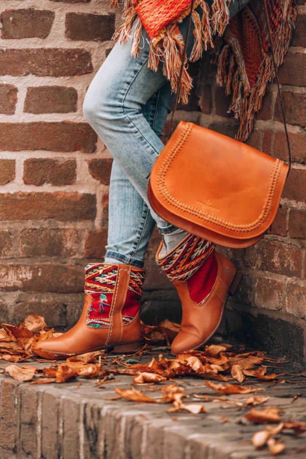 Print Duplikere kanal Looking for the perfect boho boots? Check out these online brands!